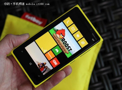 诺基亚Lumia920/820/620问世 售价公布
