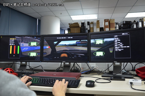 大气逼真 外星人m17x三联屏游戏体验-视野更宽