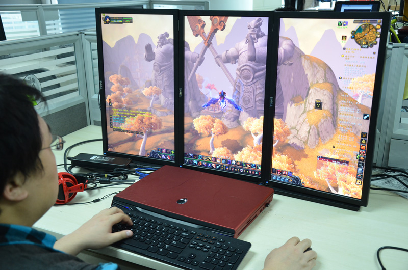 【图】视野更宽阔 外星人M17x三联屏游戏体验