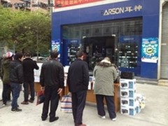 喜迎新年 耳神元旦竟然 摆地摊