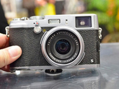 对焦速度大幅改进 新版富士X100s上手玩