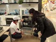 海尔洗碗机传递孝心：送爸妈温馨厨房
