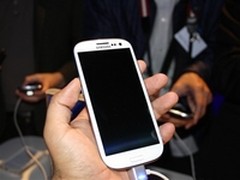 至尊四核超凡体验 三星i9300售3749元