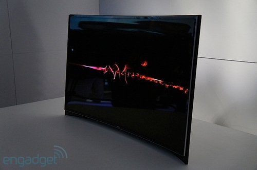 首款弧形OLED电视 三星新品震撼亮相CES