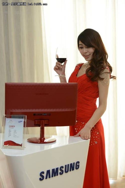 引领风尚的红 2013三星显示器新品发布