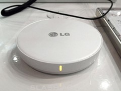 LG“世界上最小”的无线充电底座上手玩