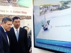 波兰副总理兼经济部长体验华为eLTE业务