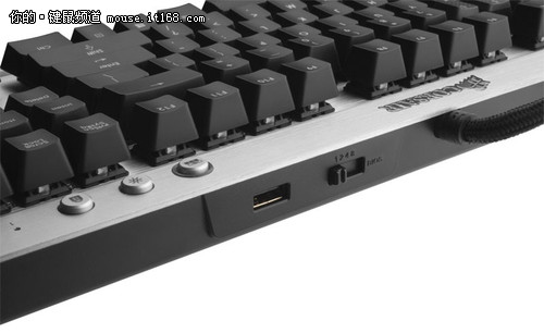 海盗船发布Vengeance K70背光机械键盘