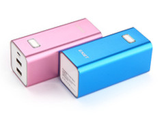 高容量精品 忆捷两大移动电源新品上市
