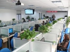 天润融通云职场 电销职场“拎包即住”