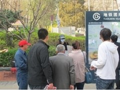 都市求爱真人秀解析大平板姐的时尚装扮