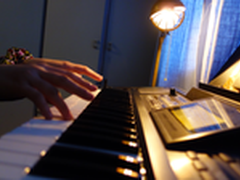 紧握”黑卡”，80后坚强前行