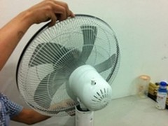 风扇清洗有技巧 美的客服来帮忙