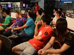 橙色盛夏热情 北京玩家见面会落幕