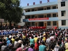 西数助力贫困学校建立爱心助学电脑教室