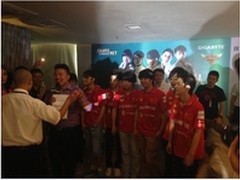 技嘉WE战队徐州共享网吧LOL表演赛