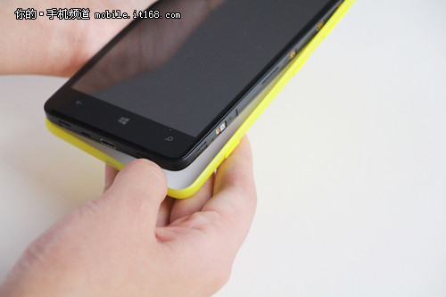 4.7英寸诺基亚Lumia625评测 设计和屏幕