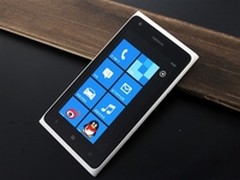 时尚简约WP智能机 诺基亚900仅售980元