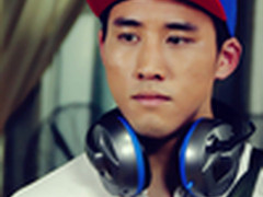 巧遇硕美科 成龙弟子易扬变身音乐侠