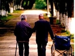 中秋已过亲情仍在 有信电话关怀长者