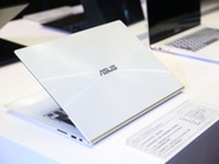 ASUS ZENBOOK? UX301 演绎蓝白冷艳