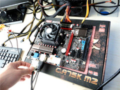 玩赛车游戏 七彩虹战斧A75平台性能实测