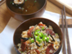 【香菇腊肠焖饭】--电饭煲超简单版 