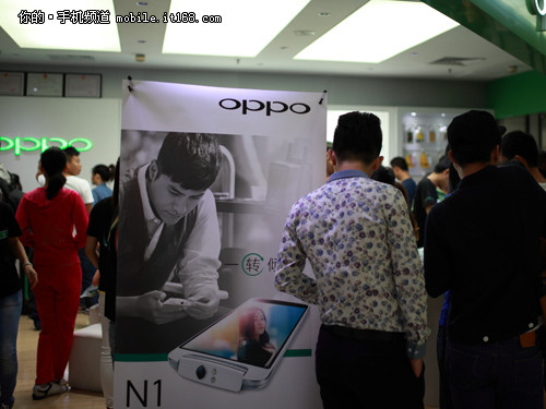 比电商平台早一天 OPPO N1线下全面开卖