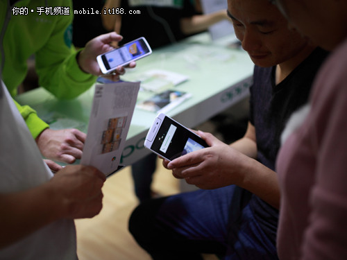 比电商平台早一天 OPPO N1线下全面开卖