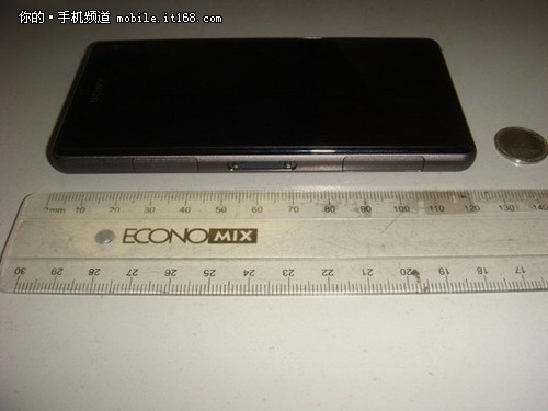 配4.3英寸屏幕 索尼Z1s真机泄漏