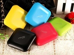 机身小巧容量大 漫语四叶草移动电源