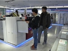 跪地洗衣很受伤 网友看好卡萨帝站着洗