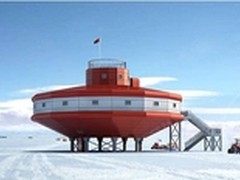 南极科考兵分两路 奥克斯稳定后方