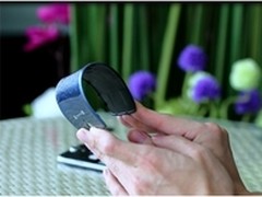 网友暴力测试红辣椒手机后盖抗压度！