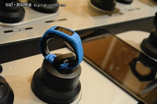 智能穿戴设备新秀 佳明推出Vivofit腕带