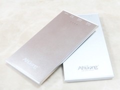 亚皇移动电源AH-803 百分之百超足容量