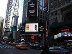 最薄智能机ELIFE S5.5亮相纽约时代广场