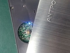 8mm超薄移动电源 安能泰新品谍照