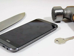 刀劈锤砸 HTC One(M8)暴力测试