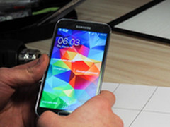 三星Galaxy S5拆解 做工精密紧致