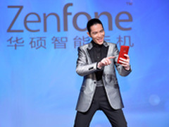 华硕ZenFone799元震撼发布进军手机市场
