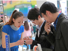 三星GALAXY S5全球首销火爆 
