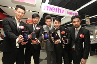 美图手机首家体验点开业 男神再赚眼球