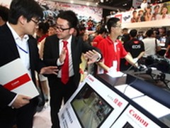 我们的EOS 希望更多的人拿起佳能的EOS