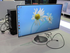 制服美女试玩摩音系列显示器首度曝光