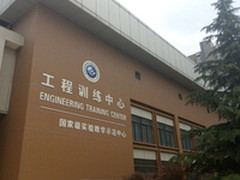 破解教学难题 探秘高校首家云计算中心