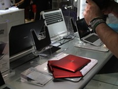 华硕展出红色T100等多款分体变形本