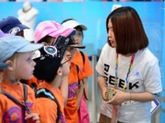 照片故事：世园会海尔馆迎来外国小粉丝