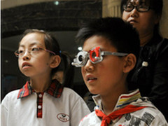 0闪润眼 给电脑戴上防“蓝”眼镜