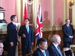 雅图董事长谢敬随国家总理李克强访英